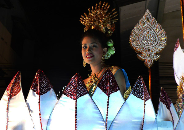 Loy Krathong w Tajlandii: święto światła i krathongi