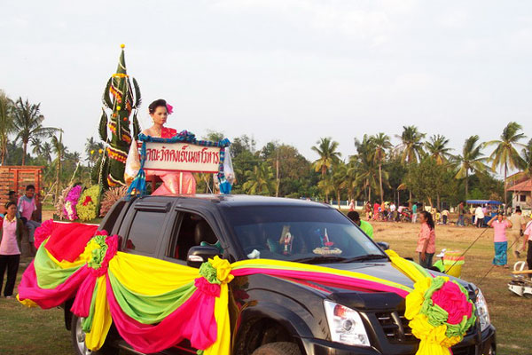 Loy Krathong w Isaan – święto życzeń, święto zakochanych, święto światła