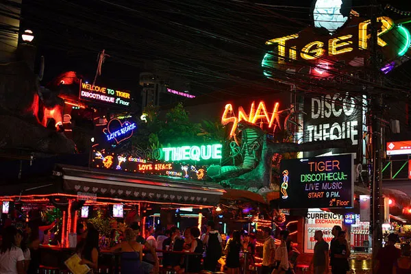 Tajlandia | Na wyspie Phuket kwitnie turystyka