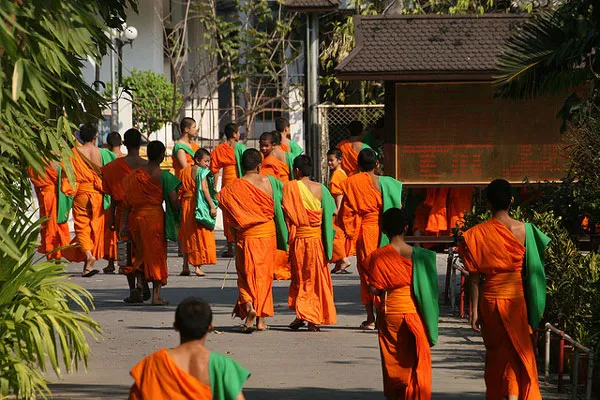 Tajlandia | W Tajlandii najważniejsze święta buddyjskie, jak np.: Makha Bucha, Visakha Bucha i Asanha Bucha są dniami wolnymi od pracy